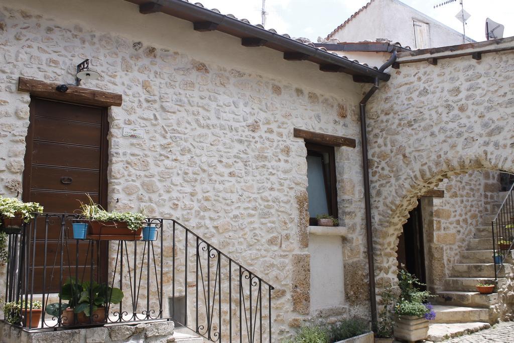 Le Pagliare Del Gran Sasso Bed & Breakfast Assergi Exterior photo
