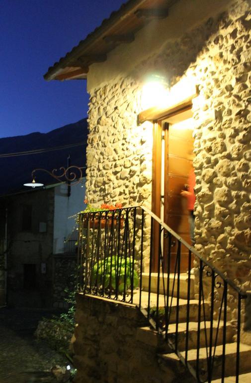 Le Pagliare Del Gran Sasso Bed & Breakfast Assergi Exterior photo
