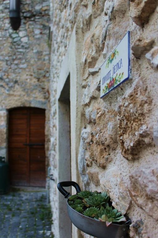 Le Pagliare Del Gran Sasso Bed & Breakfast Assergi Exterior photo
